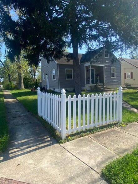 Primary Photo - 100 2nd Ave