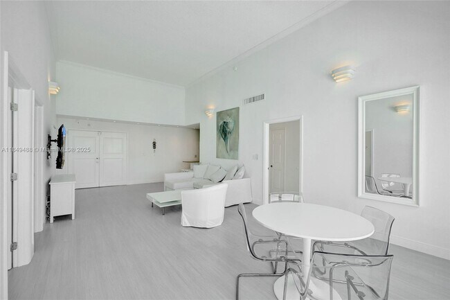 Building Photo - 6770 Indian Creek Dr