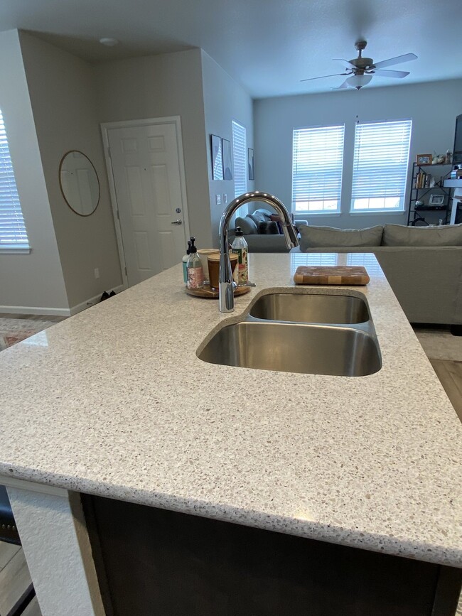 Building Photo - 3 bedroom Wolf Ranch Townhome - Laurel Mou...
