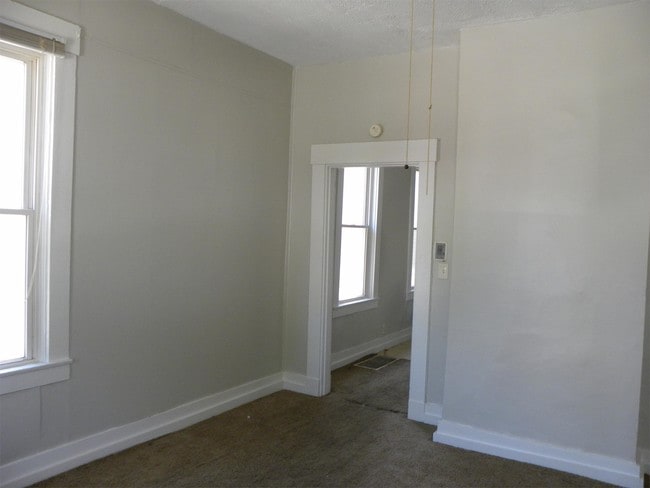 Building Photo - 418 3rd Ave