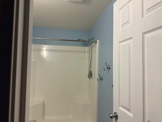 Building Photo - 6913 Owl Dr SE