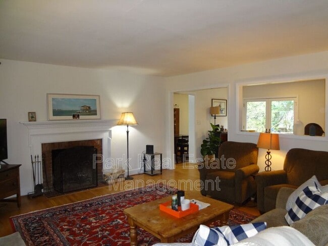 Building Photo - 806 Woodland Ave