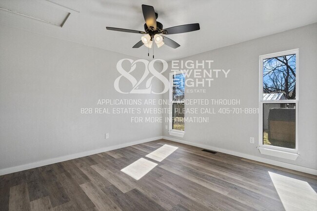 Building Photo - *COMING 7/9/2026!*  Beautiful 3 Bed/2 Bath Duplex Less Than 1 Mile from Campus!