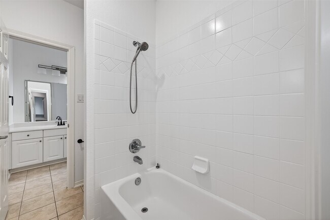 Building Photo - 22115 Oakcreek Hollow Ln