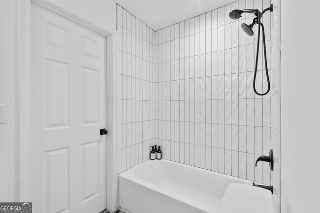 Building Photo - 1887 E Farris Ave