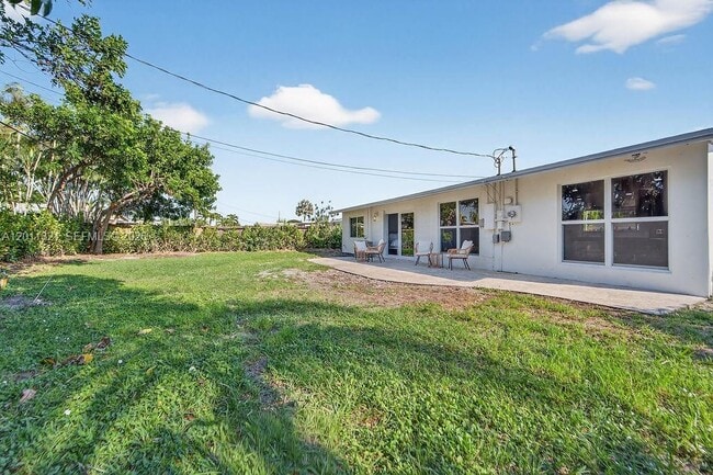 Building Photo - 756 S Cinnamon Rd
