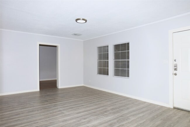 Building Photo - 617 Hurst Pl