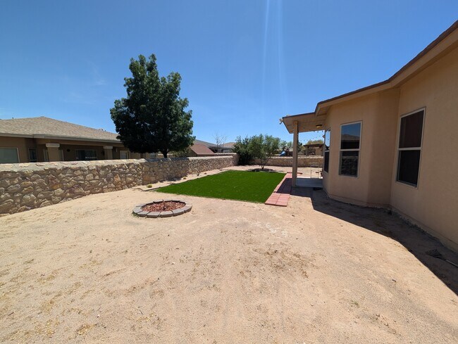 Building Photo - 5604 New Castle Ct