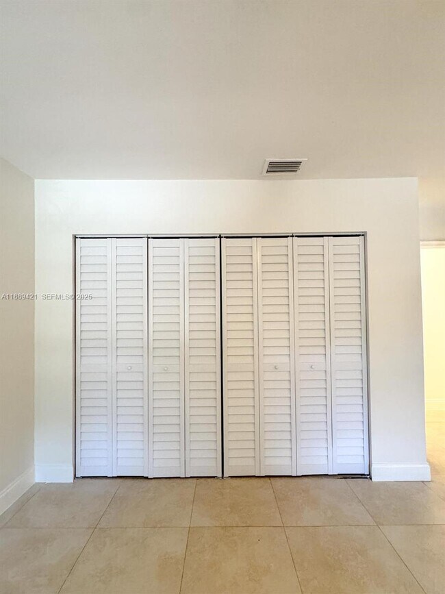 Building Photo - 1925 Sans Souci Blvd