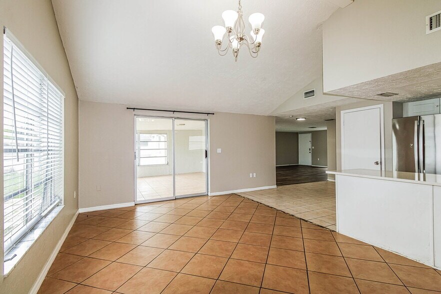 Building Photo - 7043 Fireside Dr