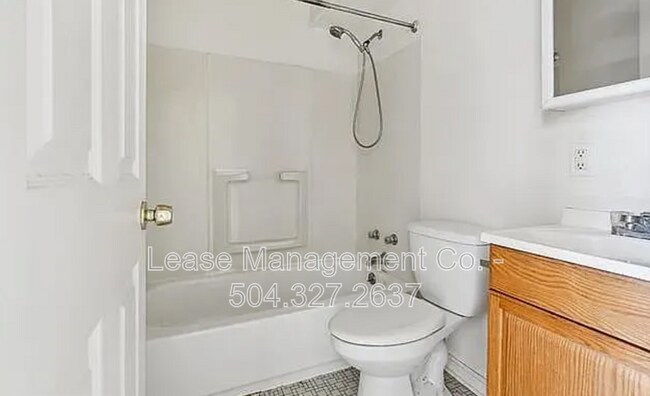 Building Photo - 1118 Monroe St