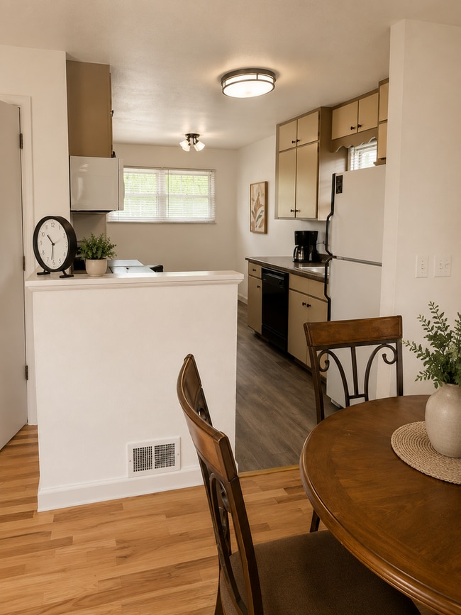 Building Photo - Fully Furnished 4 Bed, 2 Bath Home | West End Gem | All Utilities + WiFi Included