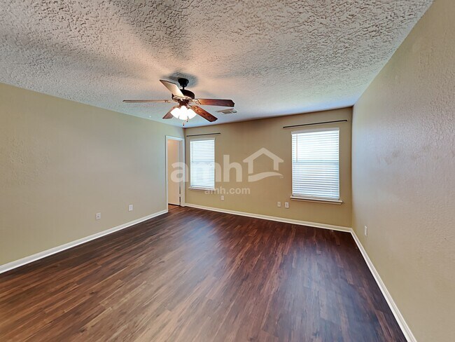 Building Photo - 29231 Legends Green Dr
