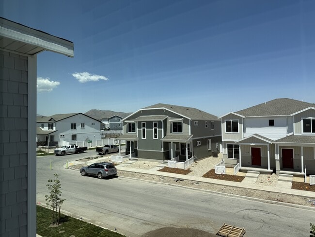 Building Photo - 203 E Arcade Dr
