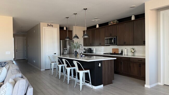 Building Photo - 40586 W Crane Dr