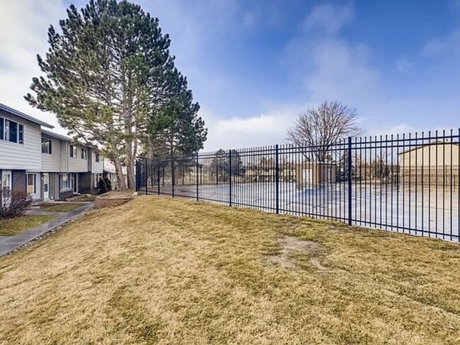 Building Photo - 13046 E Kansas Pl