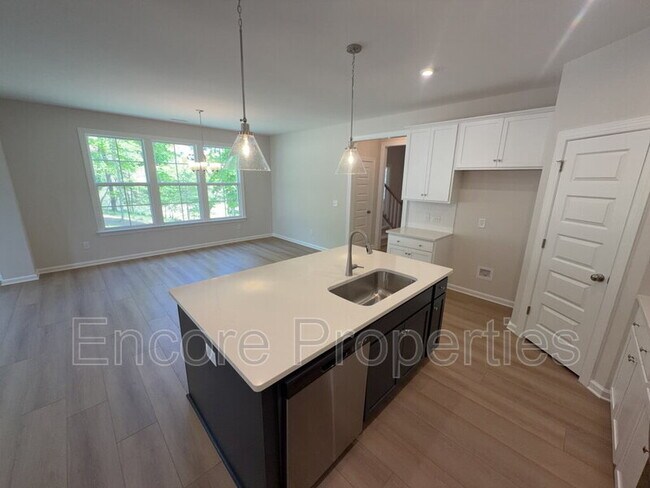 Building Photo - 135 Little Gem Ln