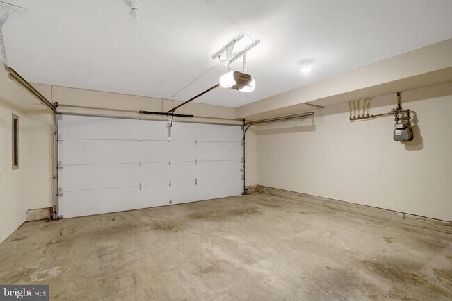 Building Photo - 1210 Roundhouse Ln