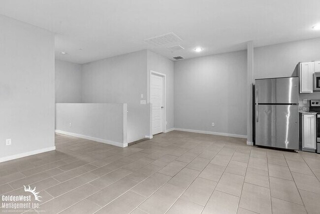 Building Photo - Modern 2Bdm 2.5Ba Home in Central Phoenix!