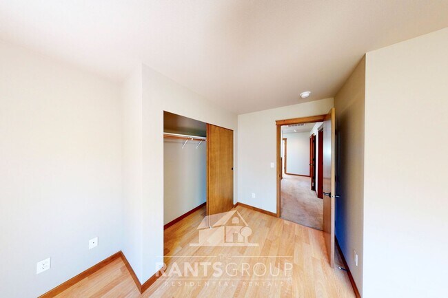 Building Photo - Beautiful Home in Hawks Prairie