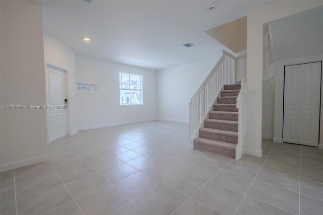 Building Photo - 2796 SE 26th Ave