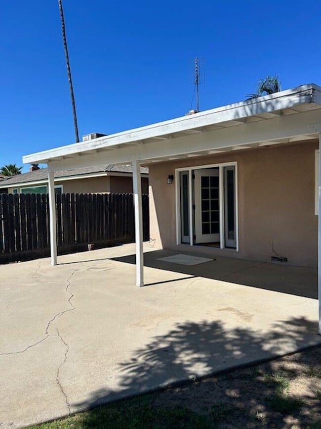 Building Photo - 4476 N Meridian Ave