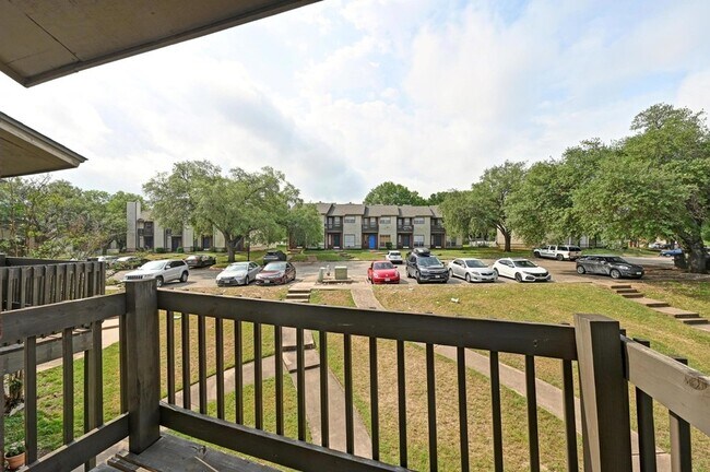 Building Photo - 1815 River Crossing Cir