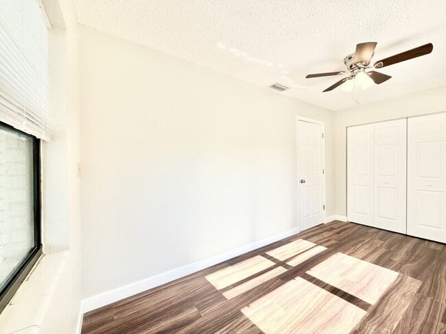 Building Photo - 1221 Jewel Ave