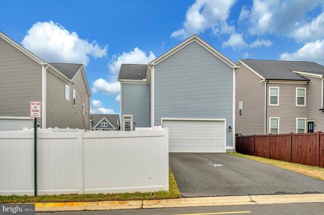 Building Photo - 1092 Aspen Rd