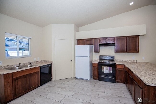 Building Photo - 7387 E 39th St