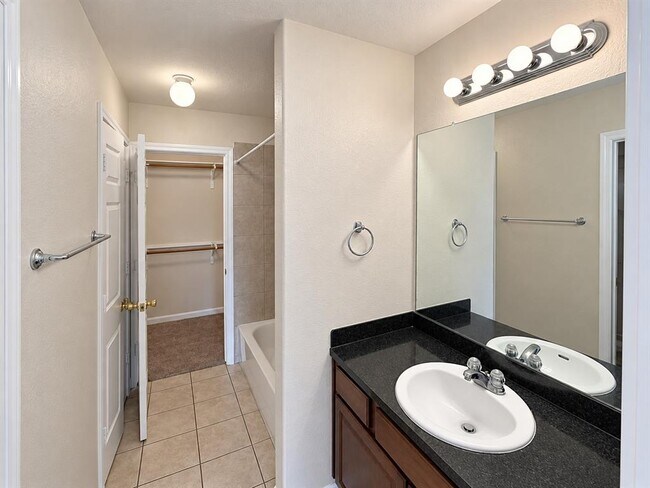 Building Photo - 1408 Bergin Ct
