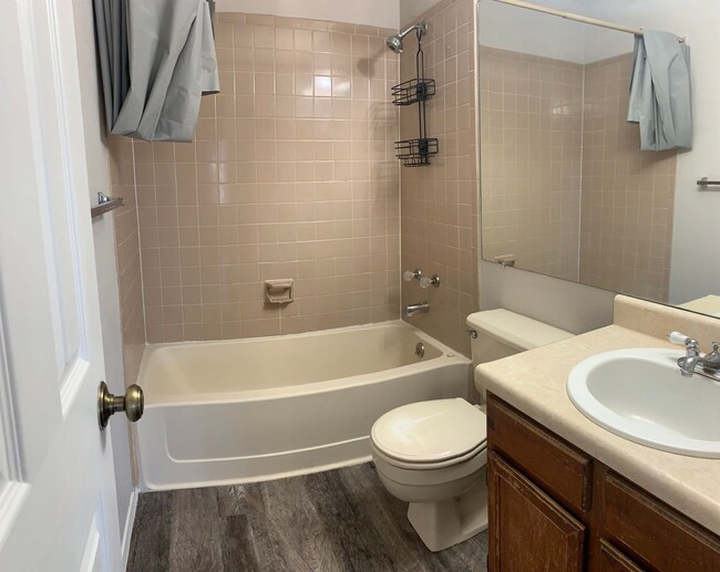 Building Photo - 1 Bedroom unit on Tampico for rent!