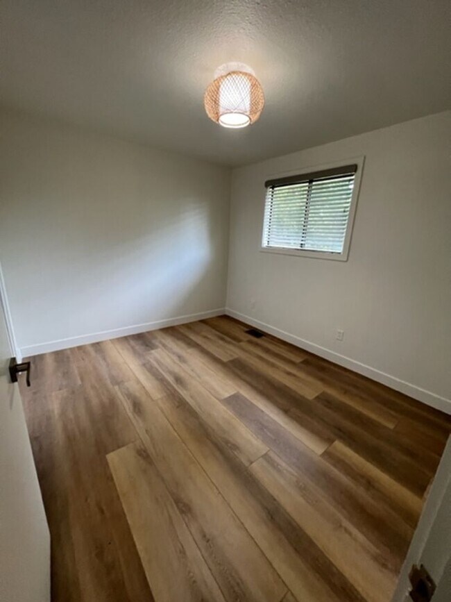 Building Photo - Beautiful Home on a quiet street