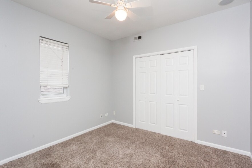 Building Photo - 2427 N Clybourn Ave