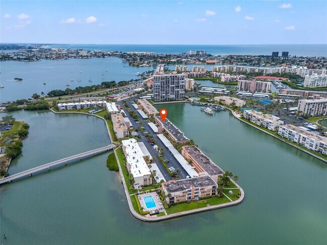 Building Photo - 7540 Bay Island Dr S