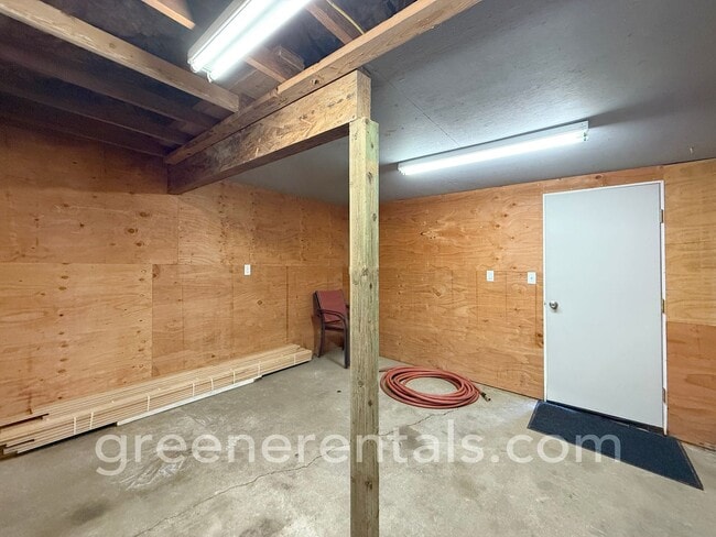 Building Photo - Waterfront Rambler on Summit Lake