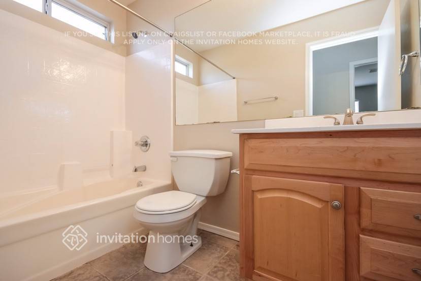 Building Photo - 2638 S Raven