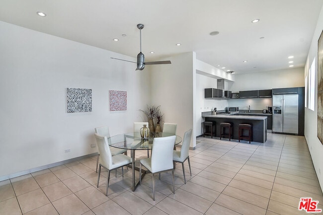 Building Photo - 711 Westbourne Dr
