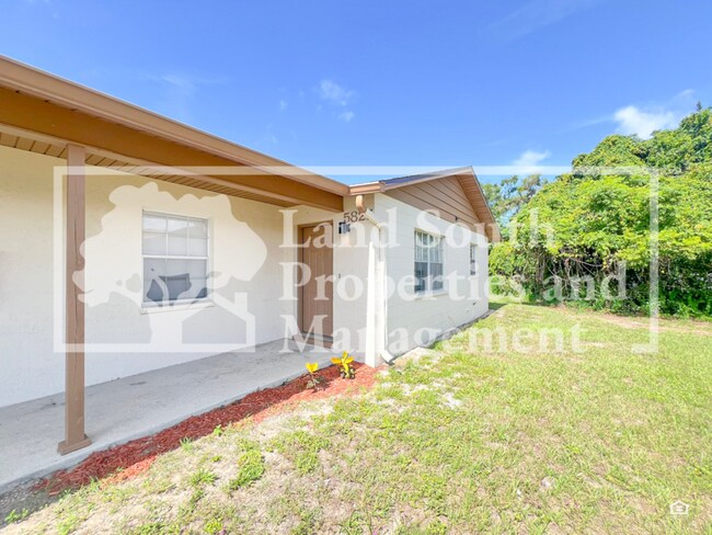 Building Photo - 5827 Charlton Dr