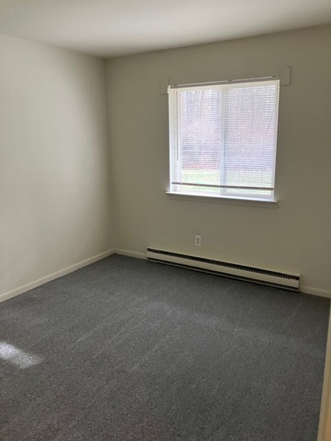 Building Photo - RANCH STYLE 2 BEDROOM DUPLEX FOR LEASE