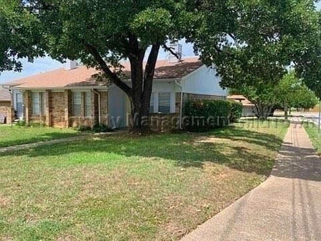 Building Photo - 536 Guerin Dr