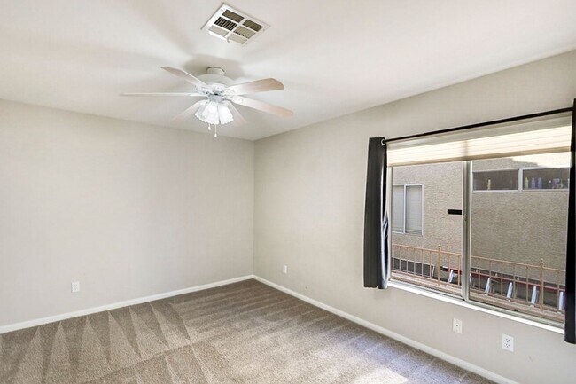 Building Photo - Single Story Northwest 3 Bedroom Pool Home