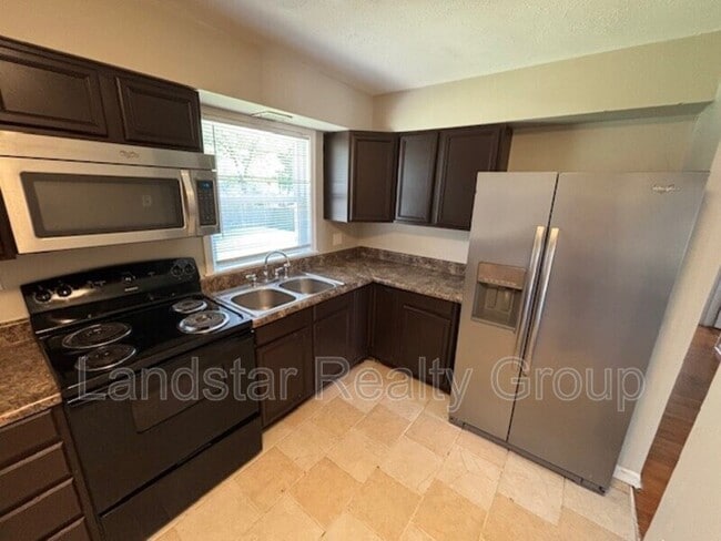 Building Photo - 6613 Manslick Rd