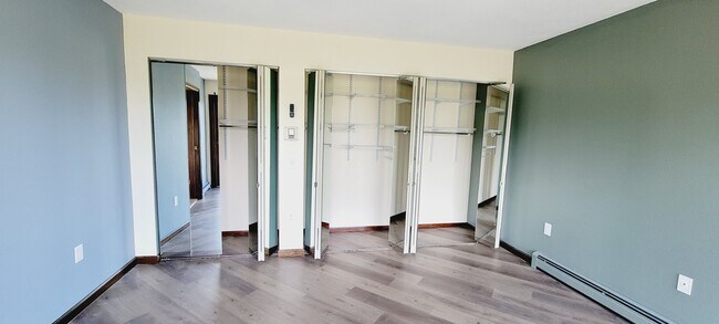 Main bedroom (Closet doors opened) - 6290 Wolff St