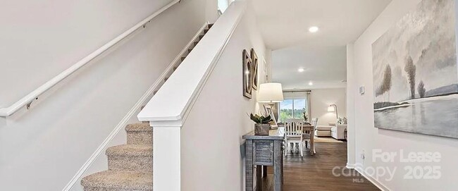 Building Photo - 2224 Lilium Dr