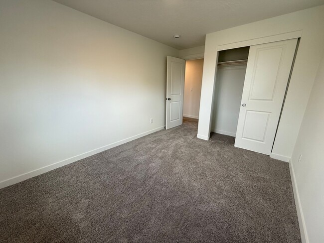 Building Photo - Brand New Stunning 3 Bed/2.5 Bath Townhouse-Old Farm District