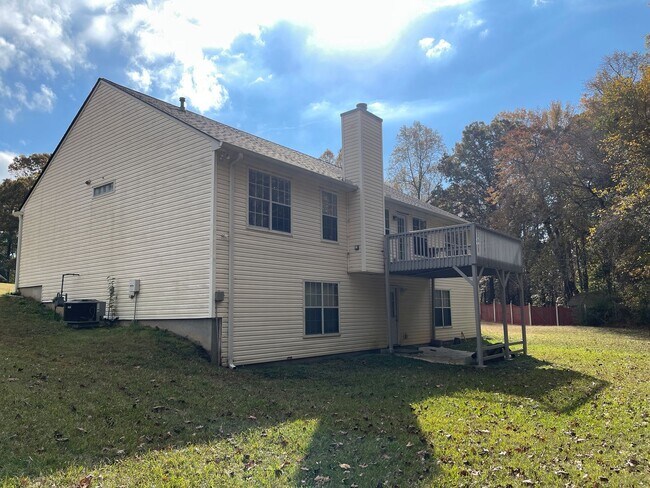 Building Photo - Ranch on full basement