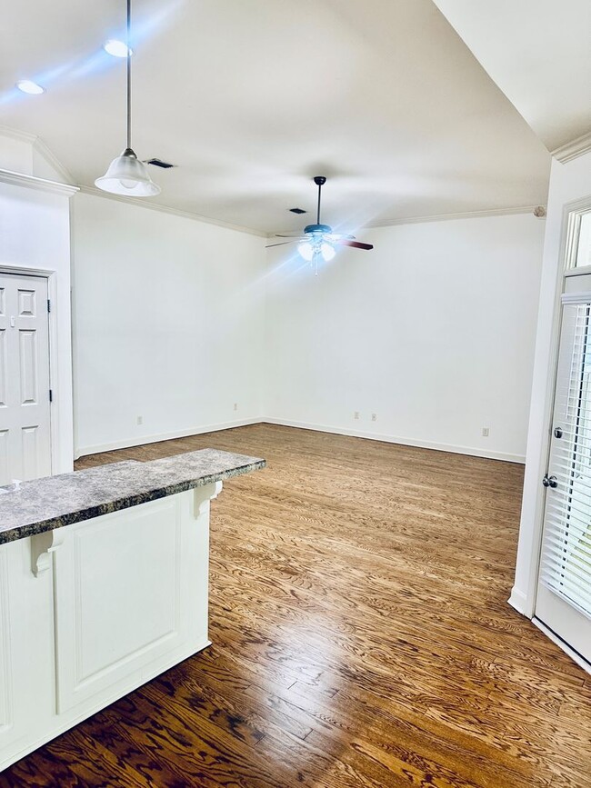 Building Photo - Grove Park Rental
