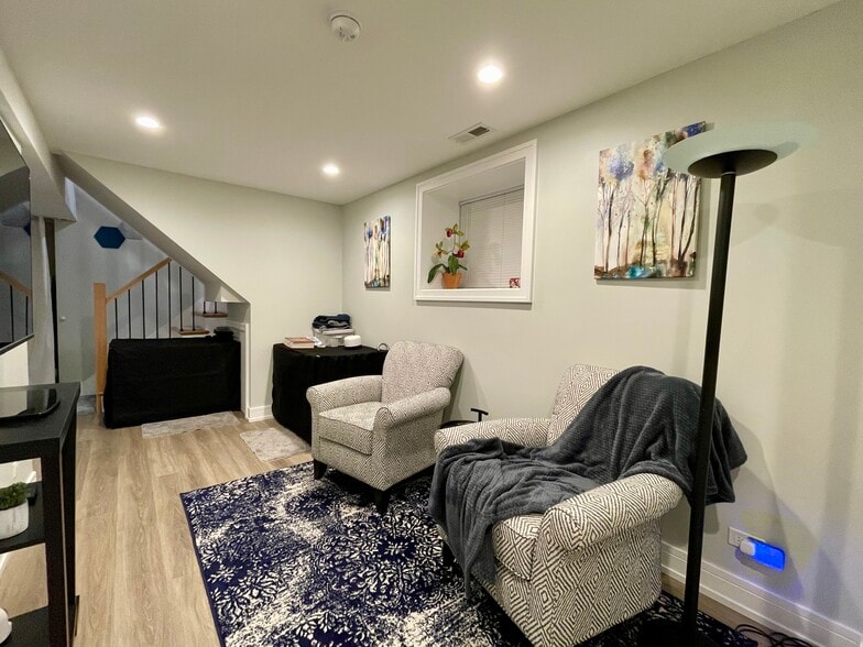 Building Photo - 1725 N Honore St