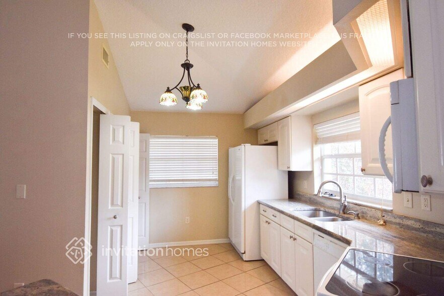 Building Photo - 4920 Treasure Cay Rd